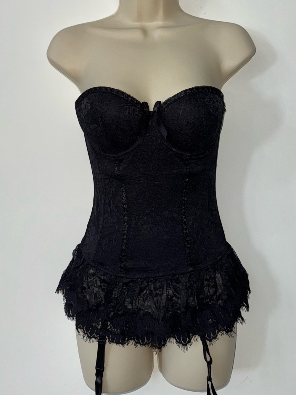 Black Lace Strapless Bustier Corset with Ruffled Hem
